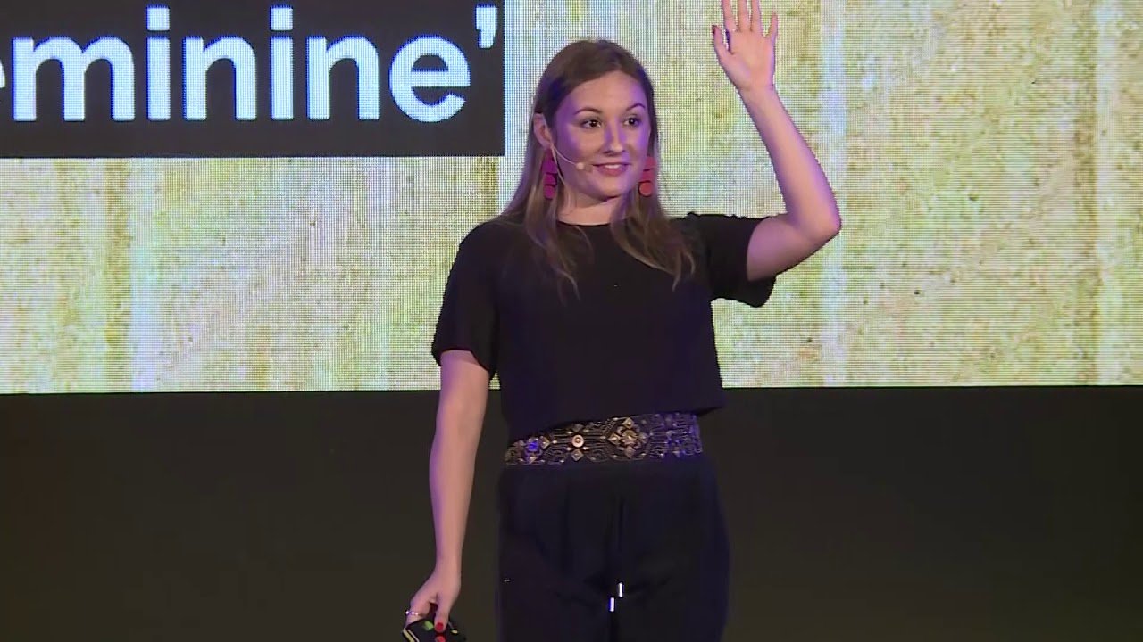 Laura Cincera on stage delivering her TEDxOudMetha talk An Ode to Unlearning